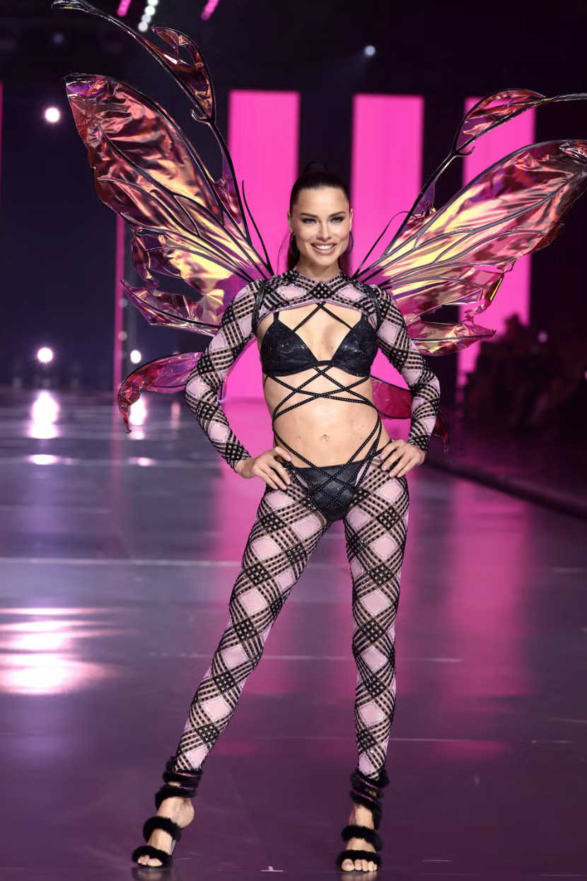 Victoria's Secret Fashion Show 2024: Sự trở lại nhạt nhẽo!- Ảnh 15.