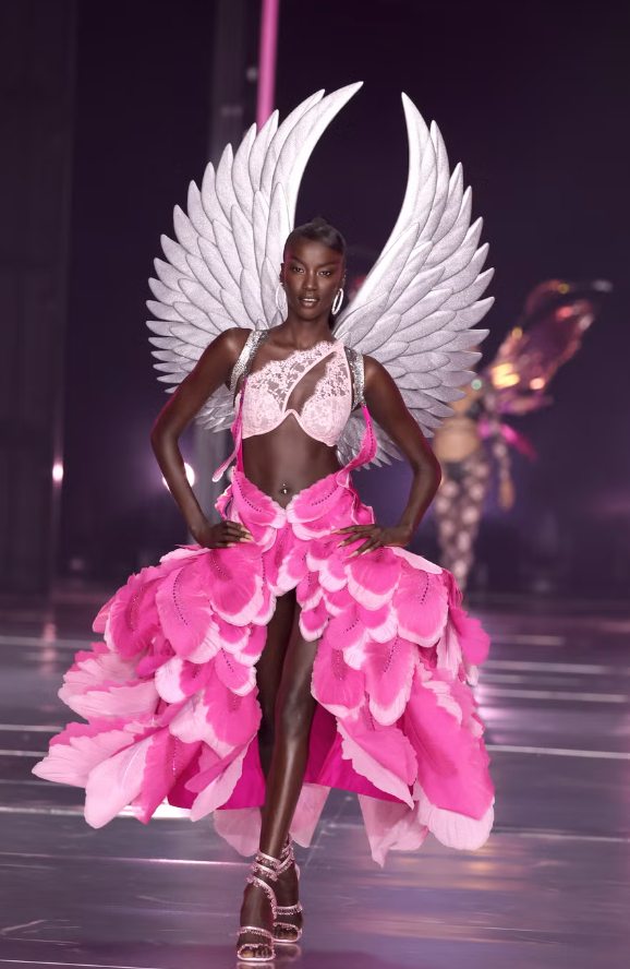 Victoria's Secret Fashion Show 2024: Sự trở lại nhạt nhẽo!- Ảnh 37.