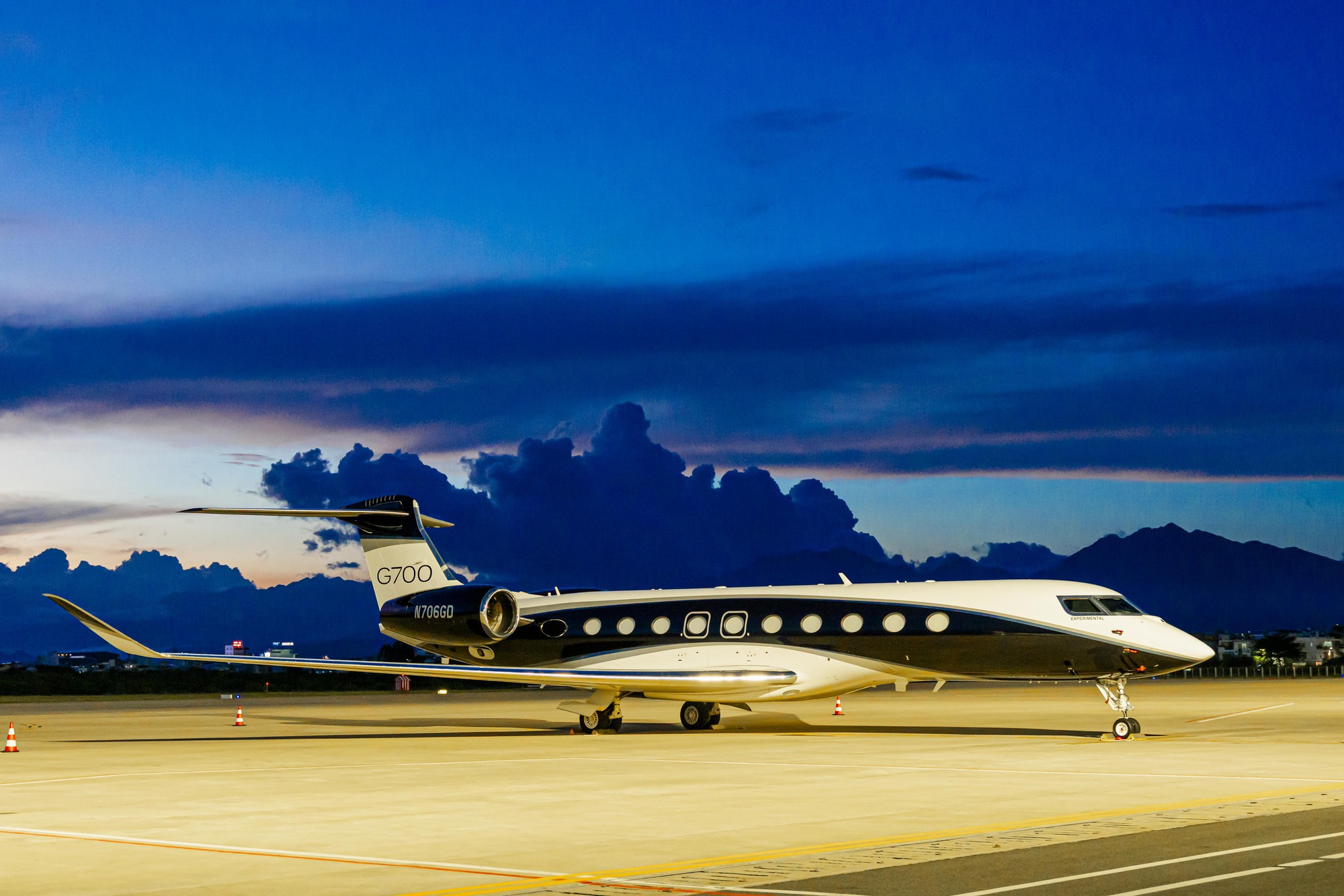 g-700-doing-maiy-bay-moiii-ra-maiit-naim-nay-cuia-gulfstream-xuaiit-hieiin-taii-sain-bay-aai-naiing-17291311747351544600663-1729138217374-1729138217537151978624.jpg