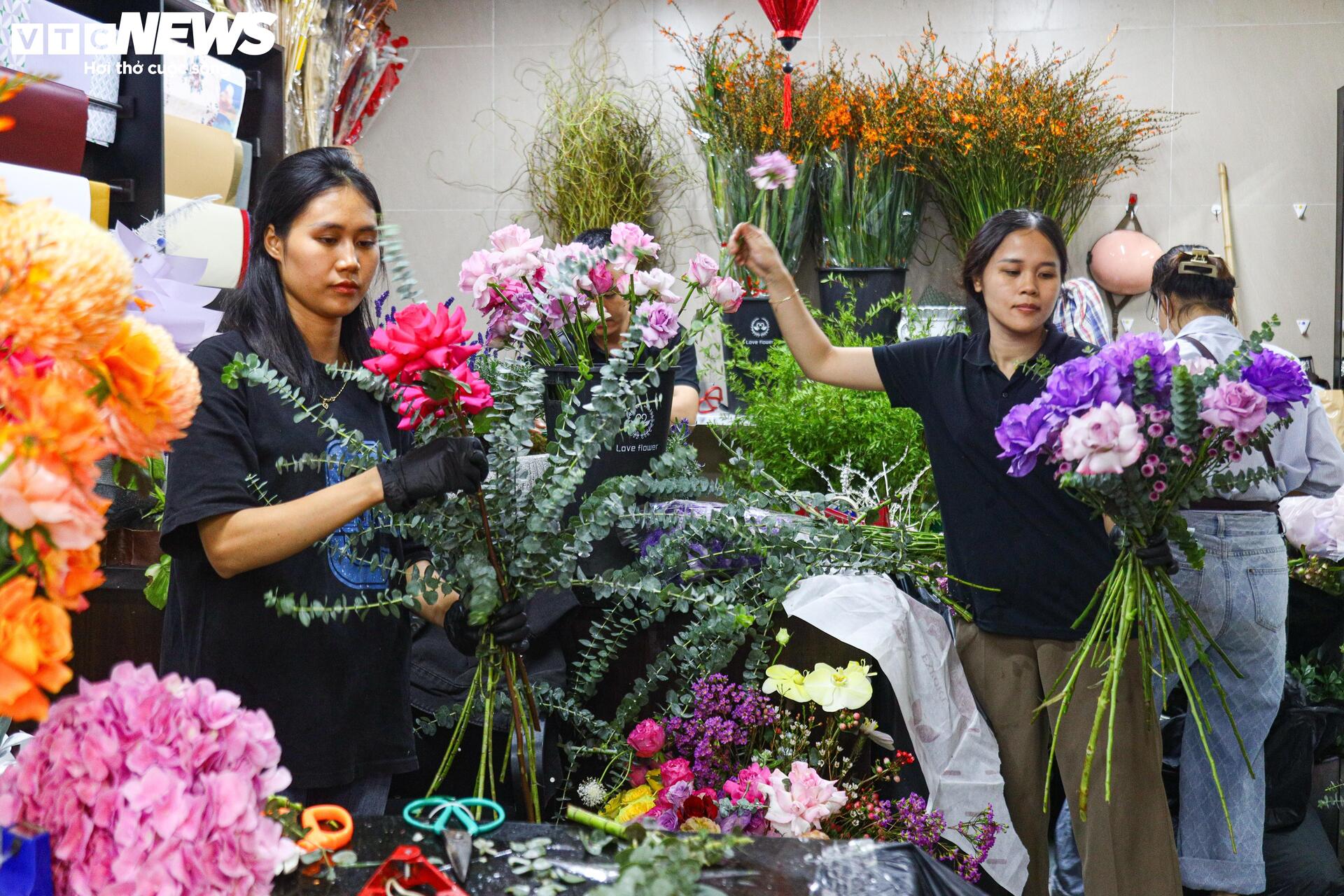 Gần 1 triệu đồng/bông, hoa lạ vẫn hút khách dịp 20/10 - Ảnh 18.