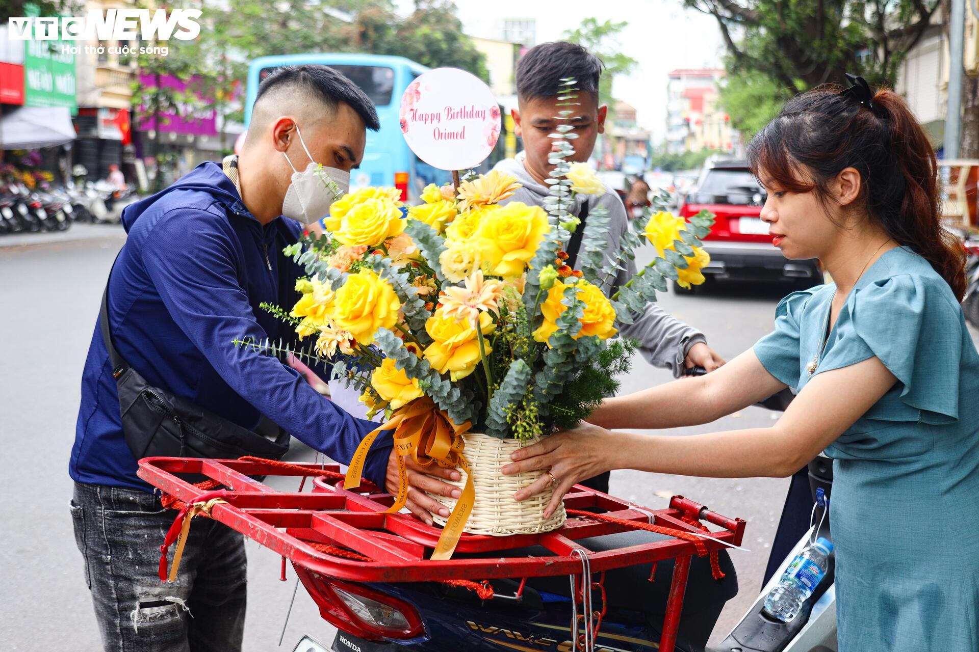 Gần 1 triệu đồng/bông, hoa lạ vẫn hút khách dịp 20/10 - Ảnh 19.