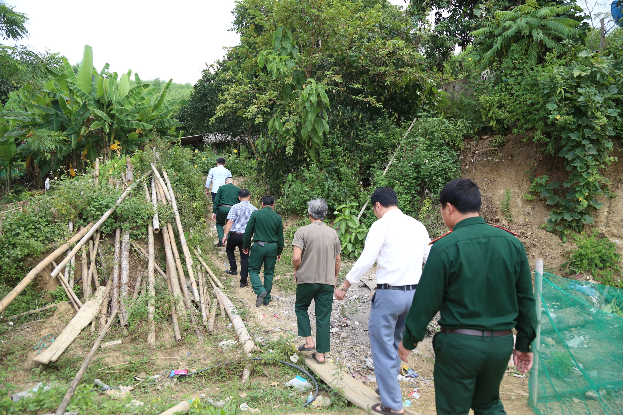 Sống sau lũ 2024: Chung tay góp sức giúp bà con vùng lũ vượt qua khó khăn - Ảnh 1.