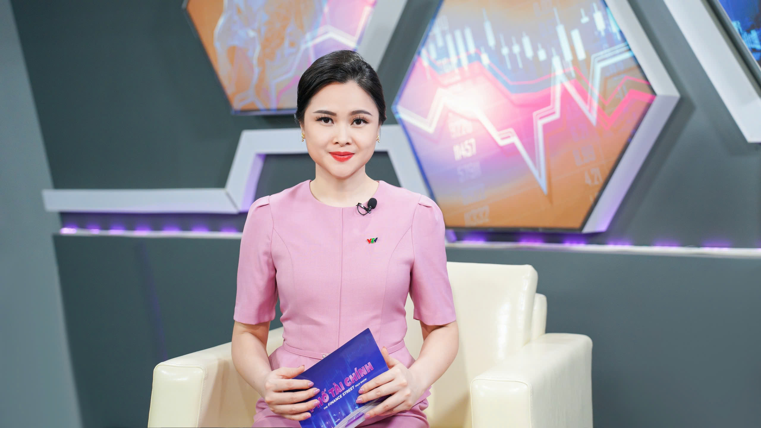 Nhiều Talk show về t&agrave;i t&agrave;i ch&iacute;nh, chứng kho&aacute;n ra đời ở Việt Nam, nhưng đ&acirc;u mới l&agrave; chương tr&igrave;nh khởi xướng đầu ti&ecirc;n? - Ảnh 2.