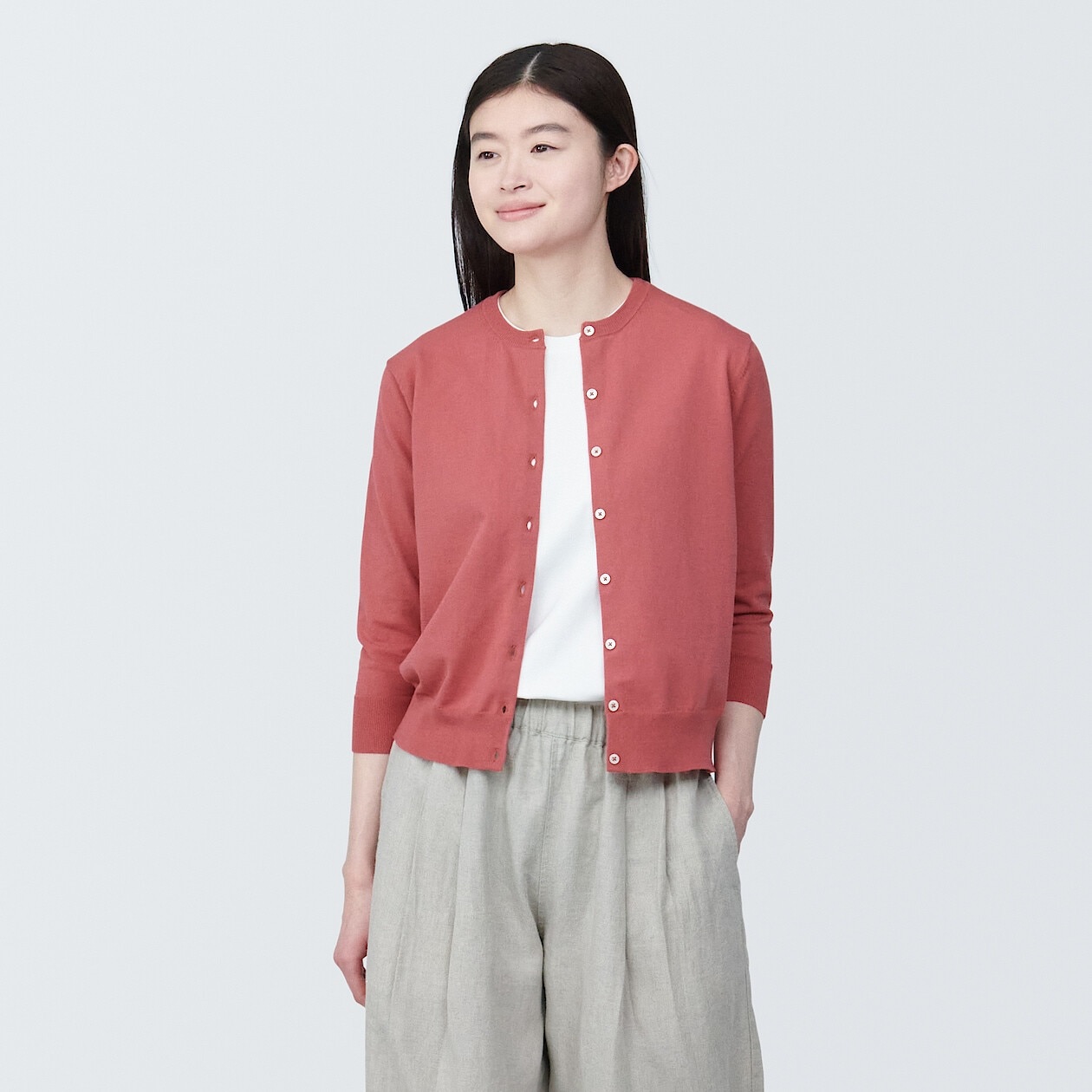 8 mẫu cardigan trẻ trung ưng mắt, mua làm quà cho mùa Thu này là hợp lý - Ảnh 4.