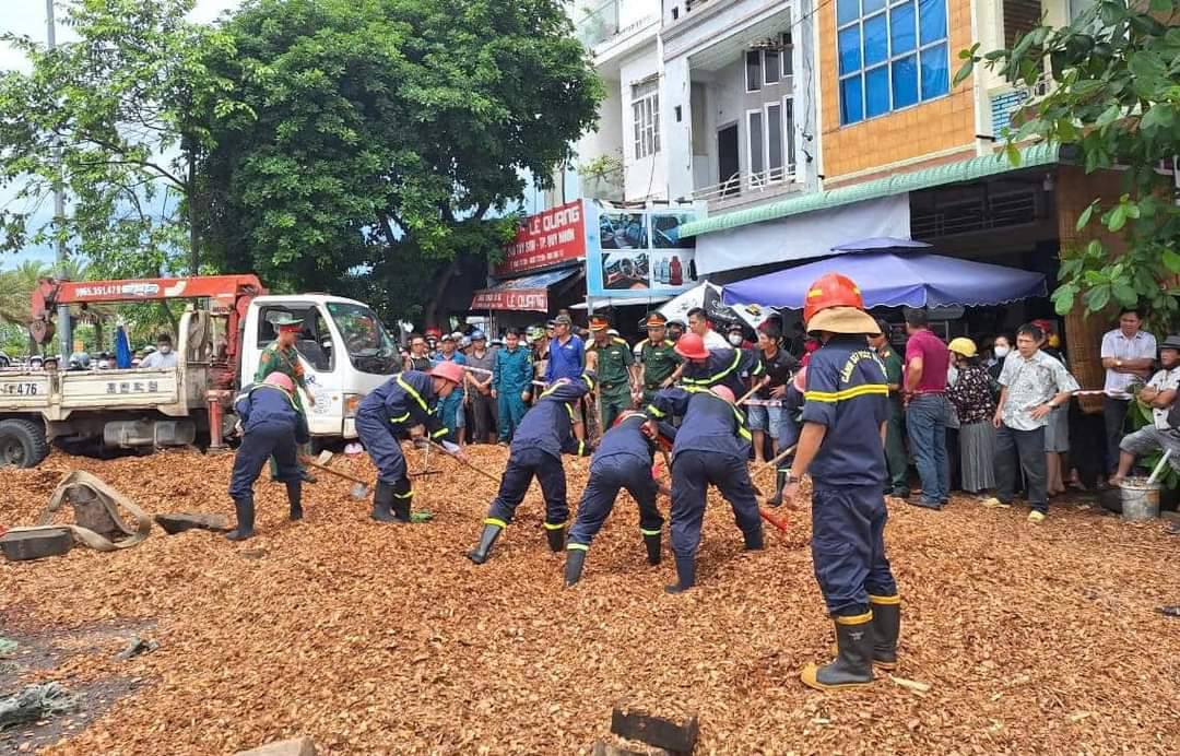 Tai nạn kinh hoàng: Xe lật, đè 3 người đi đường tử vong- Ảnh 5.