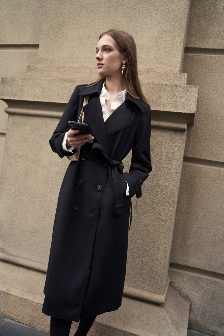 Biểu tượng phong cách quý cô sành điệu gọi tên áo khoác trench coat - Ảnh 2.