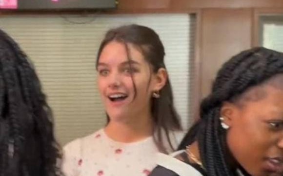 Hé lộ cuộc sống Suri Cruise sau cổng trường đại học