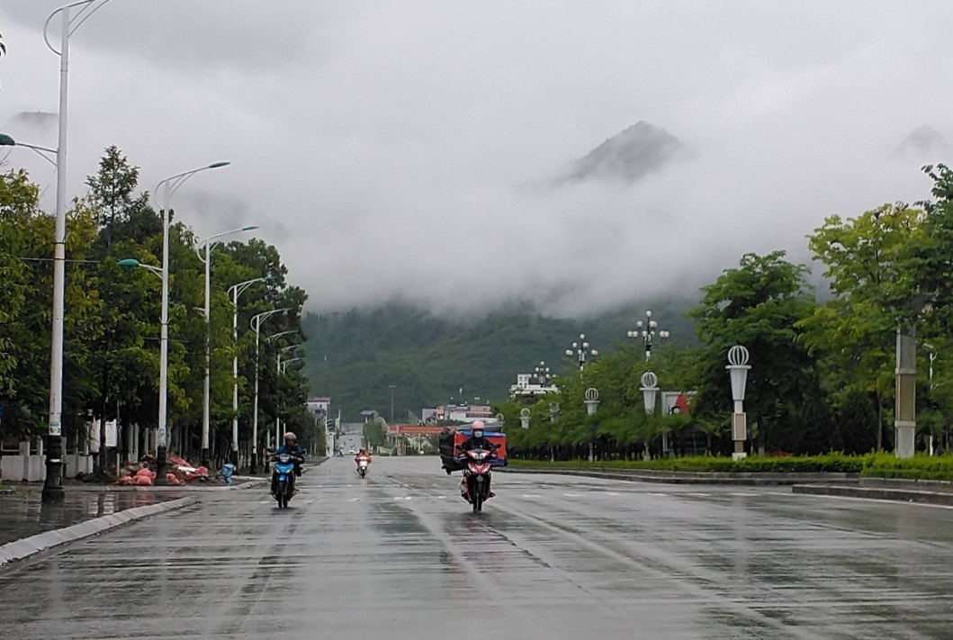 Miền Bắc đón không khí lạnh tăng cường, nhiệt độ có nơi xuống dưới 16 độ C - Ảnh 1.