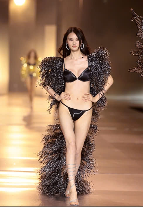 Những trang phục ấn tượng nhất mùa Victoria's Secret 2024 - Ảnh 18.