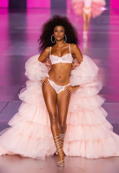 Những trang phục ấn tượng nhất mùa Victoria's Secret 2024 - Ảnh 13.