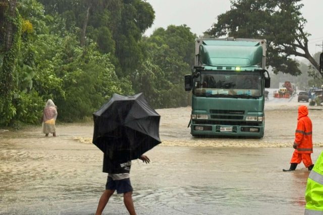 Bão Trami đã tấn công, gây ngập lụt kinh hoàng, khiến xe cộ trôi nổi trong biển nước: Sức mạnh thế nào so với Yagi?- Ảnh 5.