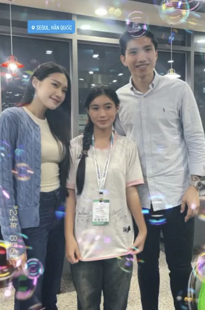 Doãn Hải My lộ nhan sắc thật qua camera của &quot;team qua đường&quot; khi đi cùng Văn Hậu, có khác ảnh tự đăng?- Ảnh 1.