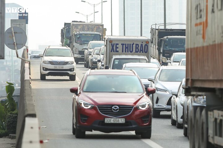 Con tôi bảo: Mình không phải người mông muội nên không đi vào làn khẩn cấp - Ảnh 1.