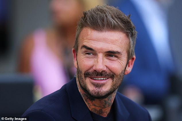 Vương tử Harry vượt mặt David Beckham, xếp hạng cao trong danh sách 50 người đàn ông quyến rũ nhất mọi thời đại- Ảnh 3.