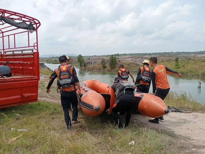 Rửa chân dưới sông, thanh niên bị cá sấu lôi đi ngay trước mắt bố vợ - Ảnh 1.