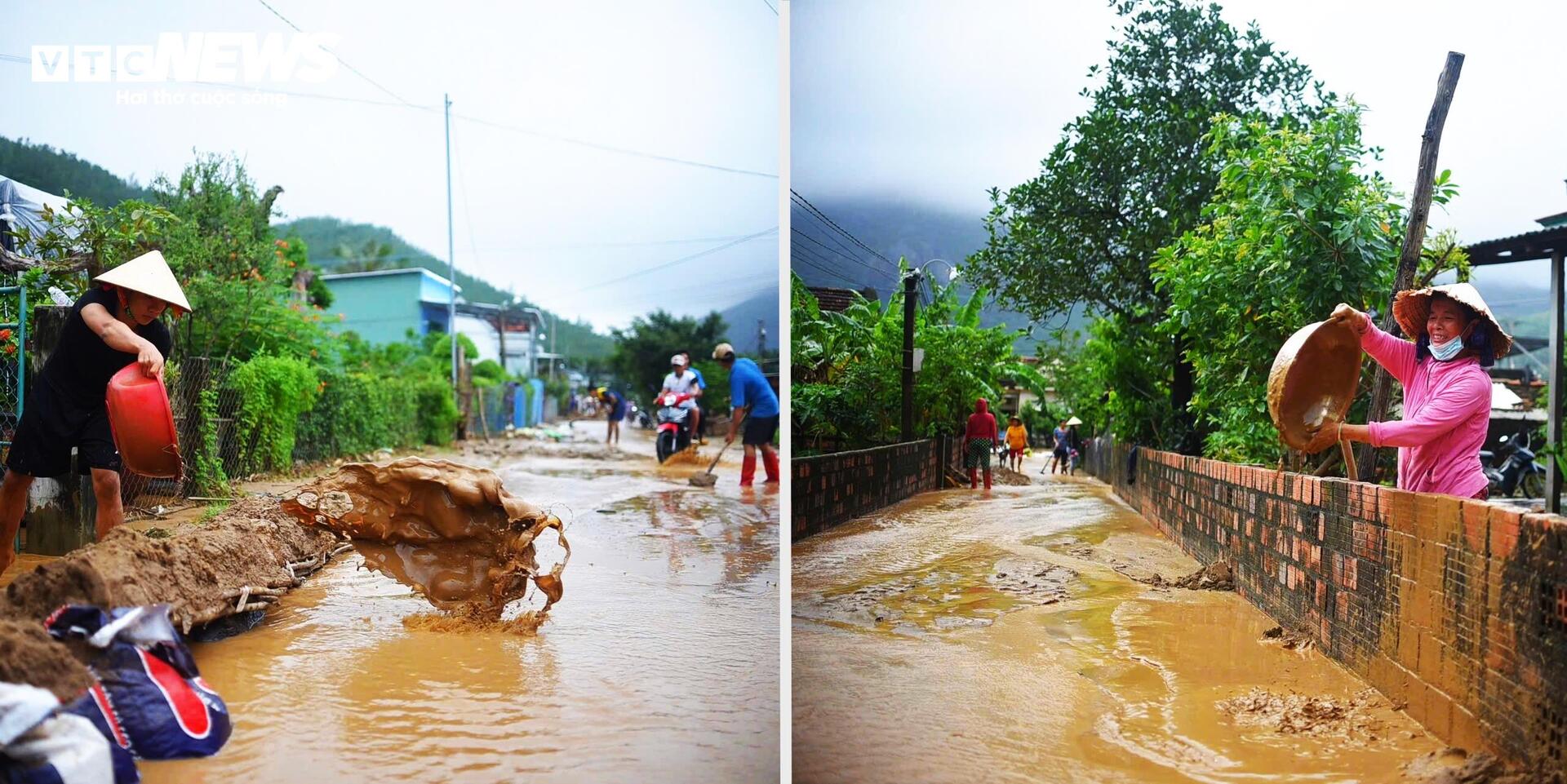 Lo sạt lở, người dân dưới chân núi Cấm tại Bình Định ôm đồ đi ở nhờ- Ảnh 9.