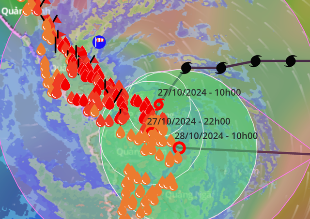 Bão Trami sau khi đổ bộ Thừa Thiên Huế-Quảng Nam-Đà Nẵng lại vòng ra biển- Ảnh 1.