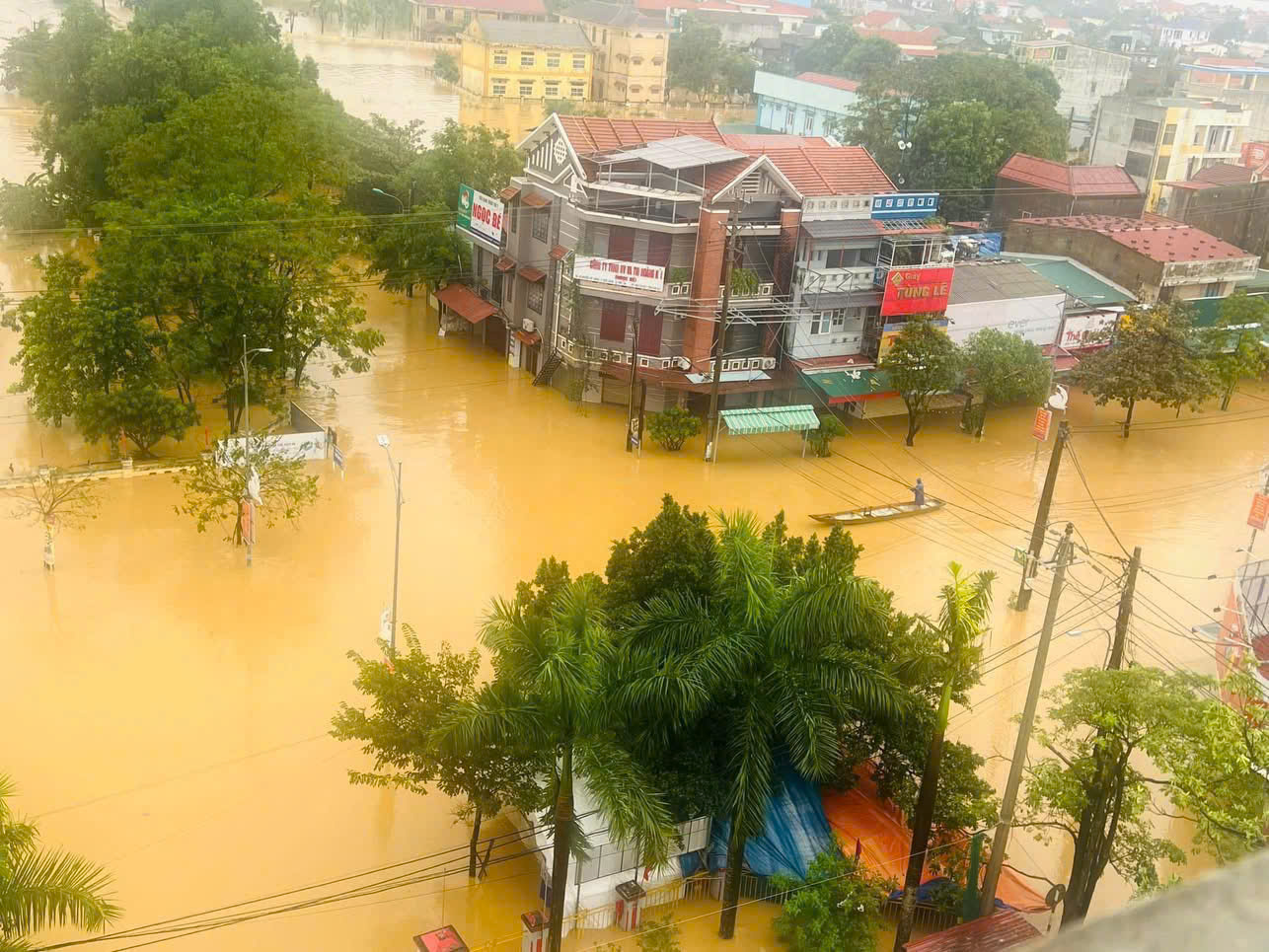 Lũ lớn sau bão số 6 ở Quảng Bình: &quot;Nước lũ lên quá nhanh, không kịp trở tay...&quot;- Ảnh 5.