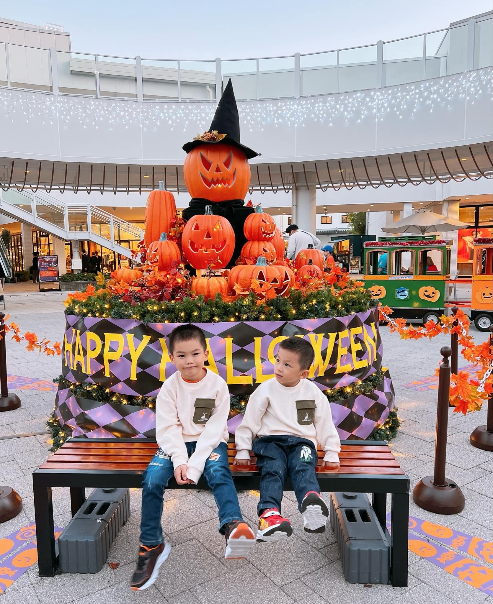 Mẹ 9x ở Nhật khoe loạt hộp cơm bento làm cho con trai dịp Halloween khiến chị em nhao nhao hỏi xin cách làm - Ảnh 1.