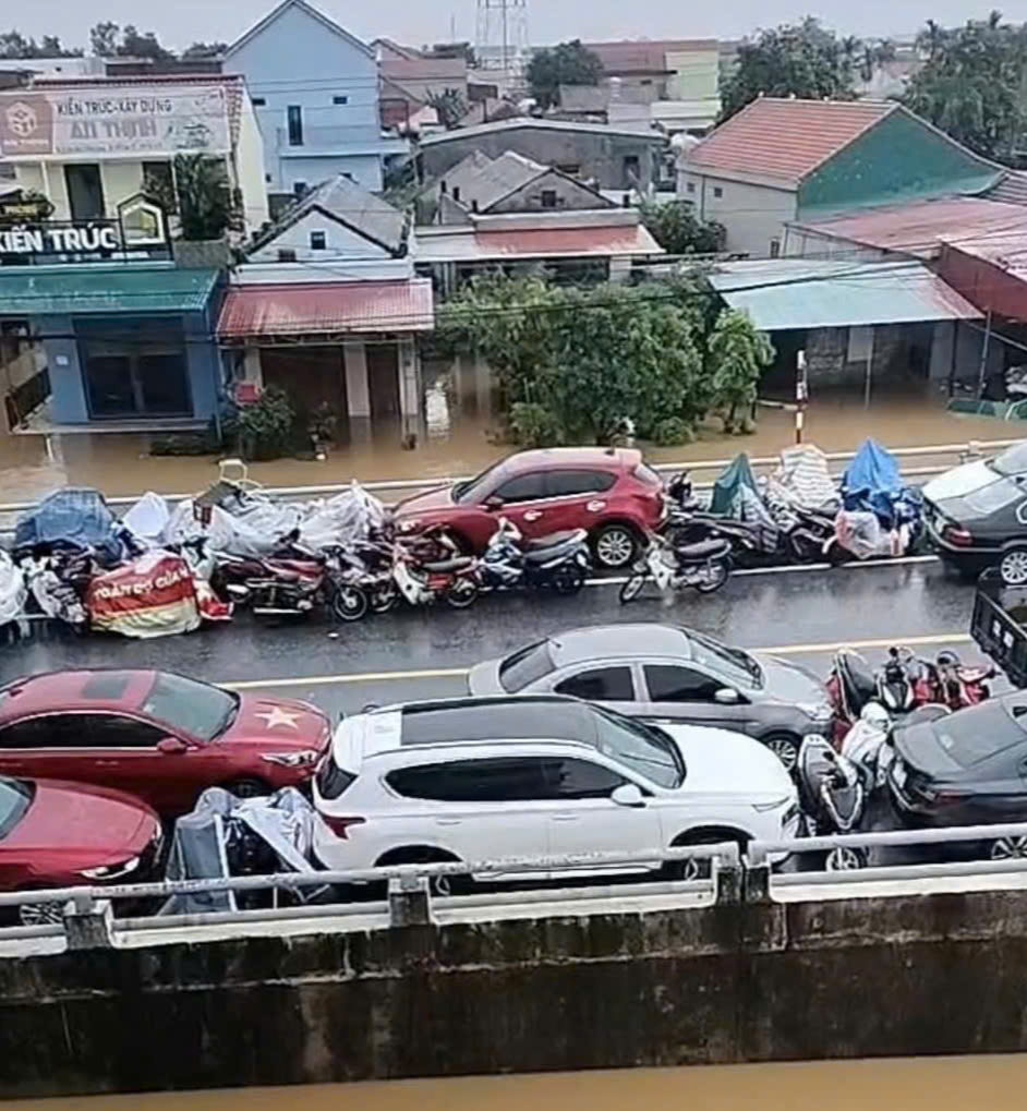 Lũ lớn sau bão số 6 ở Quảng Bình: &quot;Nước lũ lên quá nhanh, không kịp trở tay...&quot;- Ảnh 9.