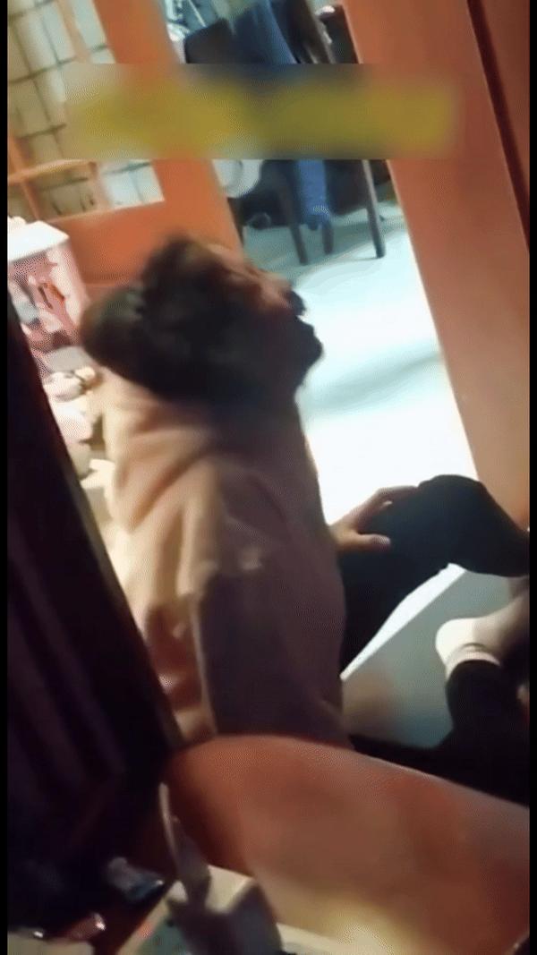 Đoạn video nữ sinh lớp 8 đột nhiên bật khóc nức nở lúc 3 giờ sáng khiến ai cũng đau lòng- Ảnh 1. Đoạn video nữ sinh lớp 8 đột nhiên bật khóc nức nở lúc 3 giờ sáng khiến ai cũng đau lòng- Ảnh 1.
