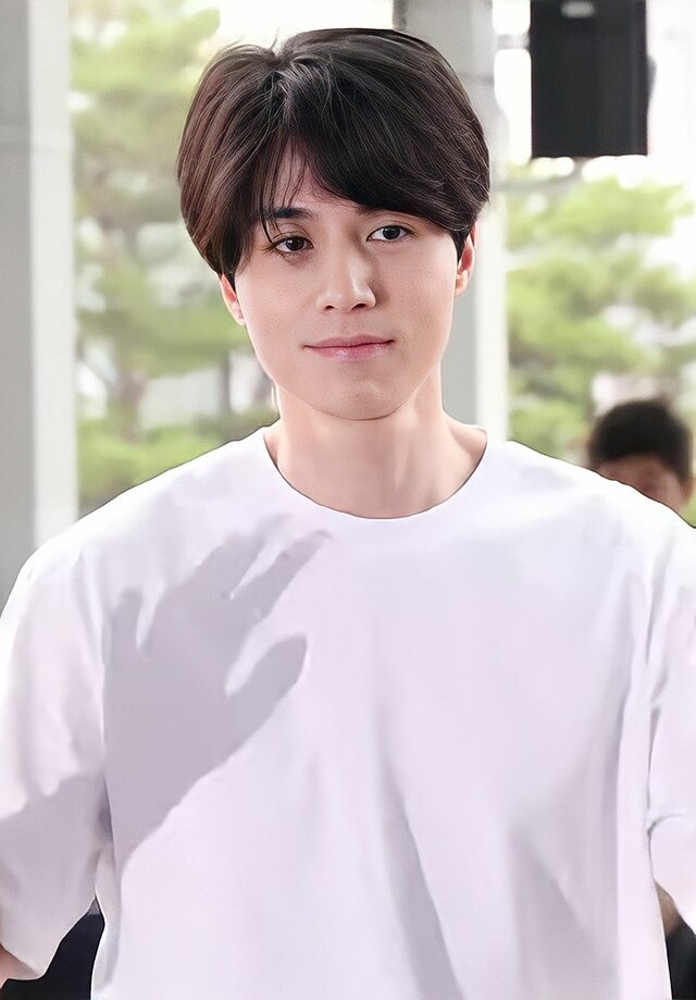 640px-leedongwook202301-1727940850302-17279408509751209004392-1727941331177-1727941331232631978527.jpg