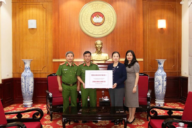 Mặt trận Tổ quốc đã nhận 20 tỷ đồng do bà Nguyễn Phương Hằng ủng hộ đồng bào lũ lụt - Ảnh 2.