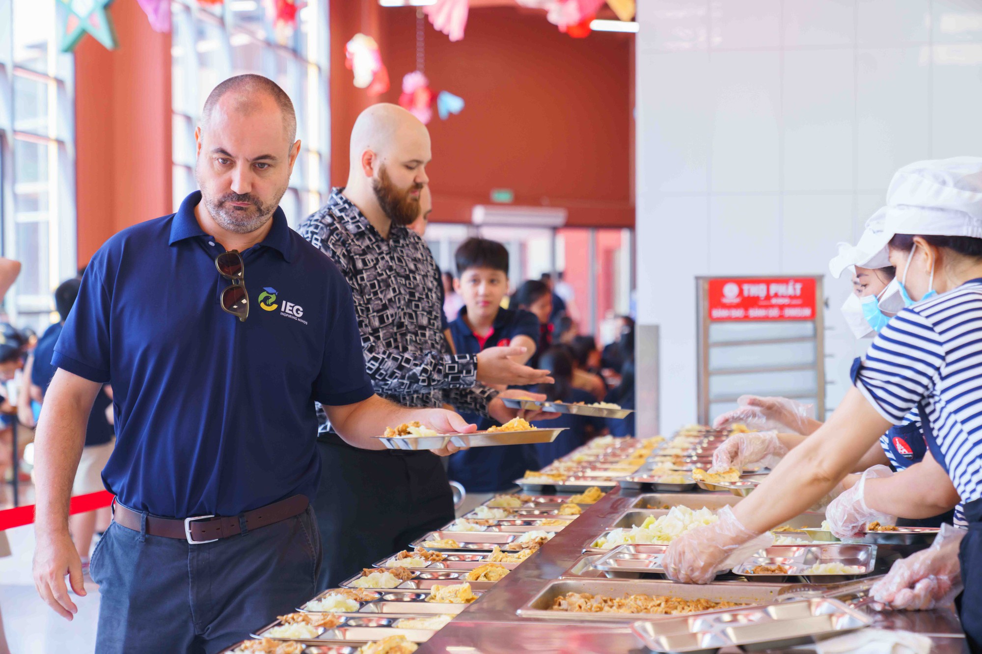 Loạt suất ăn trong canteen của ngôi trường từng khiến phụ huynh thức đêm xếp hàng xin học cho con gây bão vì quá xịn - Ảnh 17.