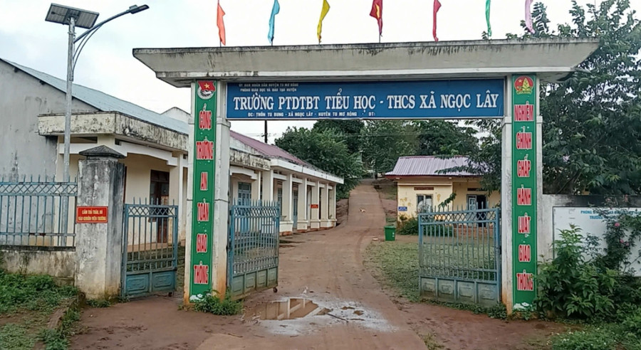 Kon Tum: Kỷ luật giáo viên uống rượu vào giờ lên lớp - Ảnh 1. Kon Tum: Kỷ luật giáo viên uống rượu vào giờ lên lớp - Ảnh 1.