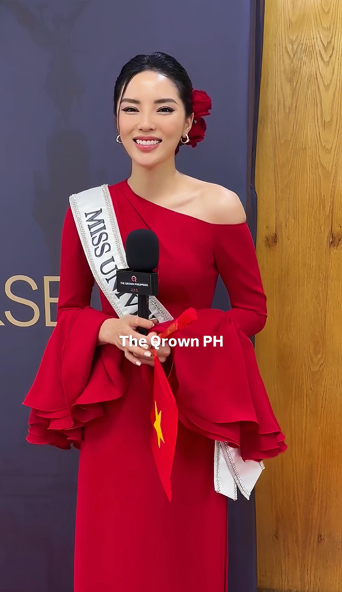 Kỳ Duyên trong ngày nhập cuộc Miss Universe 2024: Giao lưu bằng tiếng Anh với truyền thông, diện mạo có còn đơ như ảnh profile? - Ảnh 2.