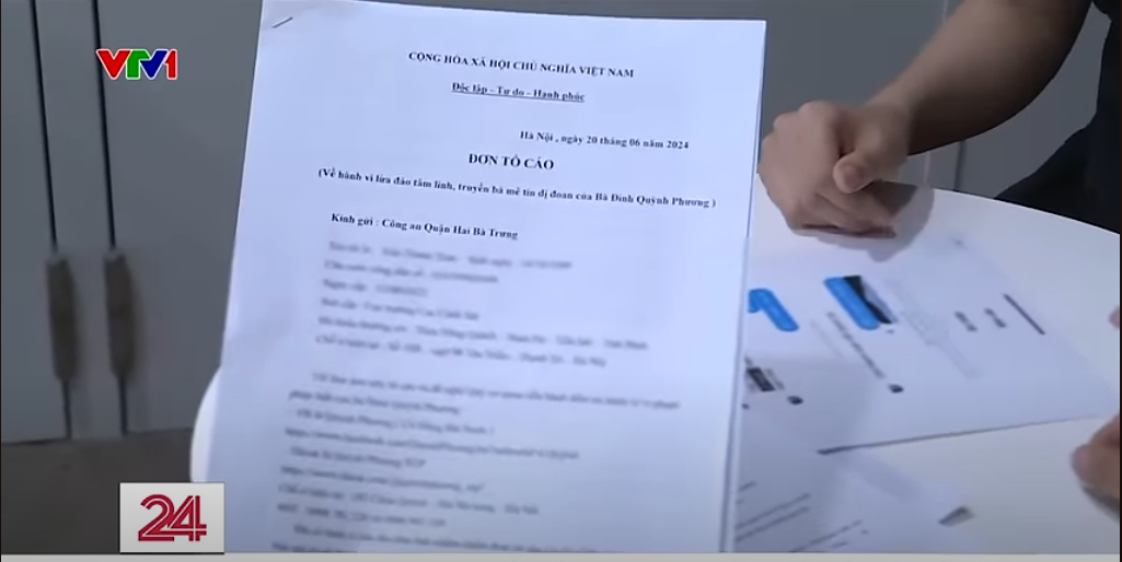 Cô đồng Quỳnh Phương với chiêu trò xem bói qua bát nước, &quot;nhìn thấu đời người&quot; vừa bị VTV &quot;nhắc tên&quot; là ai? - Ảnh 6.