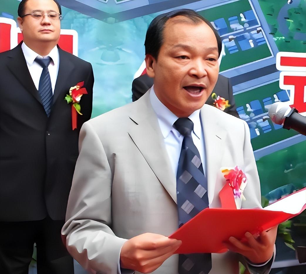 Cuộc sống từ xa hoa đỉnh cao tới suy tàn cận đáy của “Vua đất hiếm” một thời: Con trai ăn 1 bữa cơm 3 tỷ đồng, cha vung nghìn tỷ ở sòng bạc - Ảnh 4. Cuộc sống từ xa hoa đỉnh cao tới suy tàn cận đáy của “Vua đất hiếm” một thời: Con trai ăn 1 bữa cơm 3 tỷ đồng, cha vung nghìn tỷ ở sòng bạc - Ảnh 4.