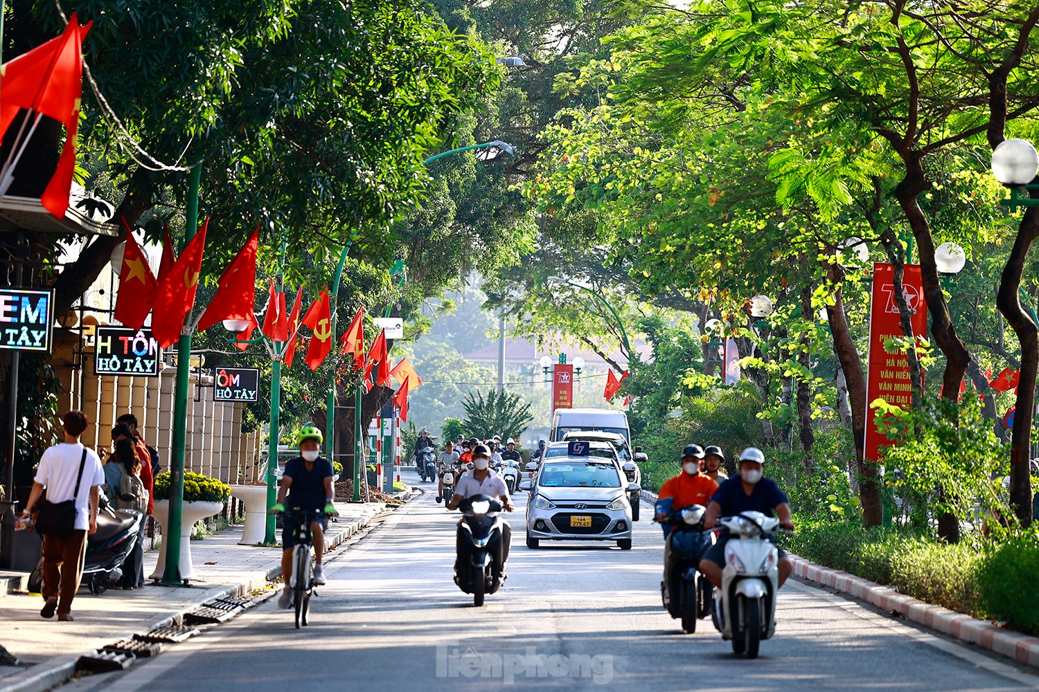 Hà Nội trang hoàng đường phố chào mừng 70 năm Giải phóng Thủ đô - Ảnh 5.