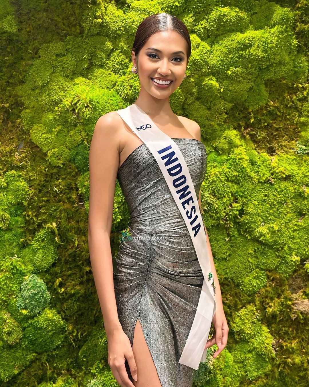 Nhan sắc gợi cảm của người đẹp Indonesia - Tân Miss Cosmo 2024 - Ảnh 4.