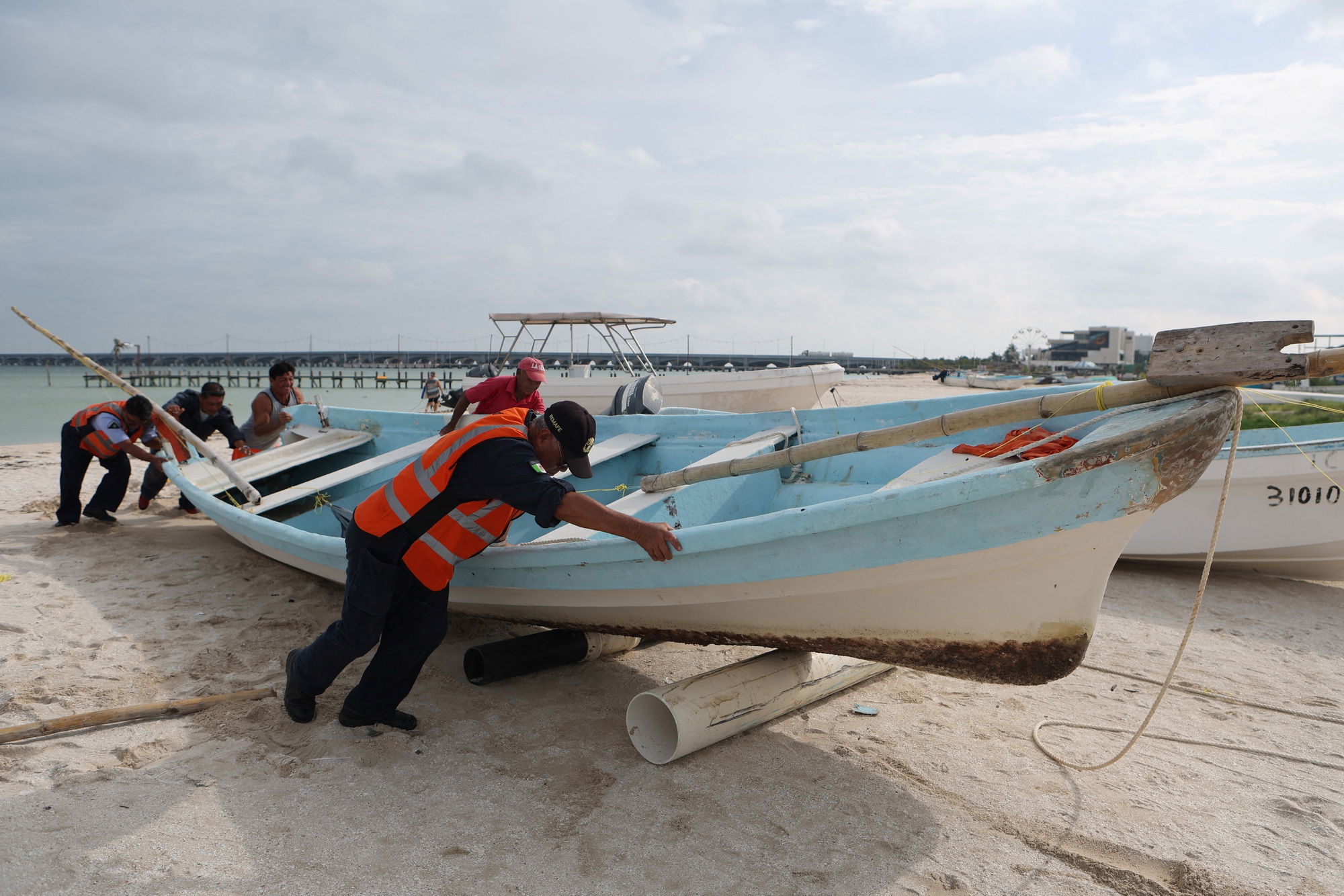 “Chưa từng có tiền lệ”: Milton thần tốc trở thành siêu bão mạnh nhất hành tinh năm 2024, tiến gần đến giới hạn bầu khí quyển Trái Đất có thể tạo ra - Ảnh 3.