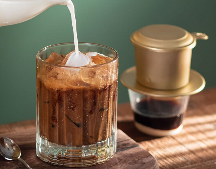 Người tiêu dùng Việt sắp phải chi 100 nghìn đồng cho ly cà phê - Ảnh 2. Người tiêu dùng Việt sắp phải chi 100 nghìn đồng cho ly cà phê - Ảnh 2.