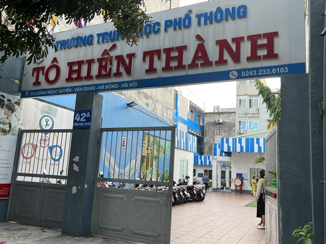 Trường tuyển 'chui' 174 học sinh: Sở GD&ĐT Hà Nội yêu cầu nhà trường xin lỗi phụ huynh - Ảnh 1.