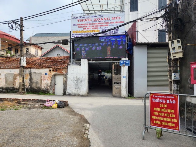 Hà Nội: Cưỡng chế cơ sở của &quot;thần y&quot; chữa bách bệnh bằng nước ion kiềm, nhịn ăn, không uống thuốc - Ảnh 3.