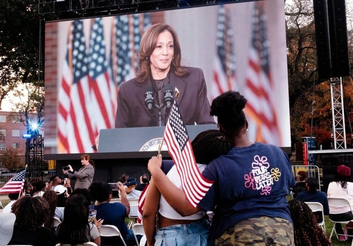 Bà Kamala Harris bị chỉ trích là 'thảm họa tỷ USD', nợ nần hậu tranh cử - Ảnh 2.