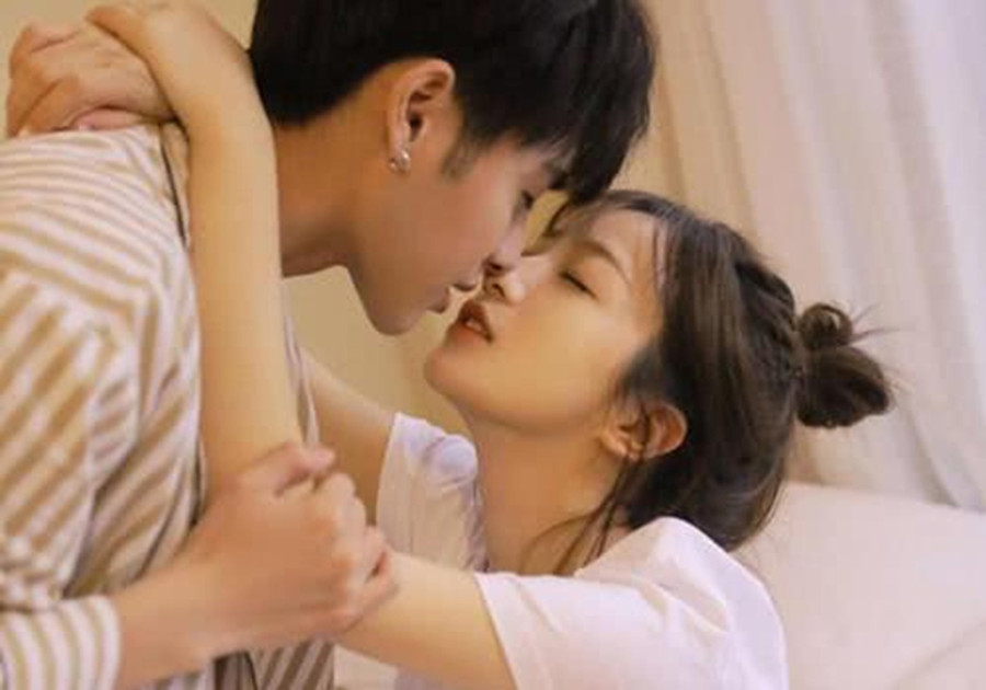 Đo t&igrave;nh cảm của ch&agrave;ng qua... nụ h&ocirc;n - Ảnh 2.