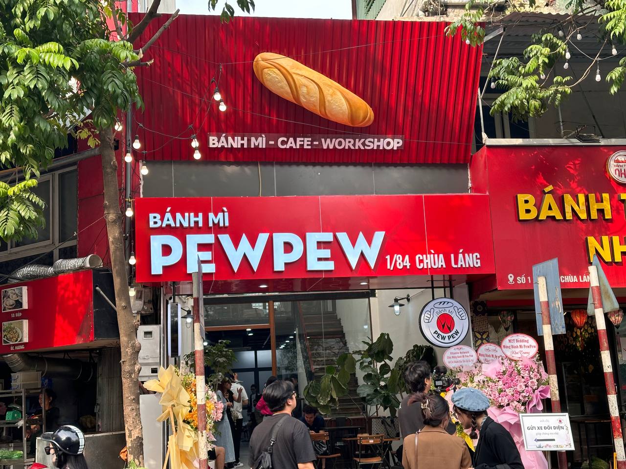 Ngay l&uacute;c n&agrave;y: D&ograve;ng người xếp h&agrave;ng d&agrave;i tại b&aacute;nh m&igrave; PewPew vừa khai trương ở H&agrave; Nội, sẵn s&agrave;ng chờ cả tiếng để mua- Ảnh 11.
