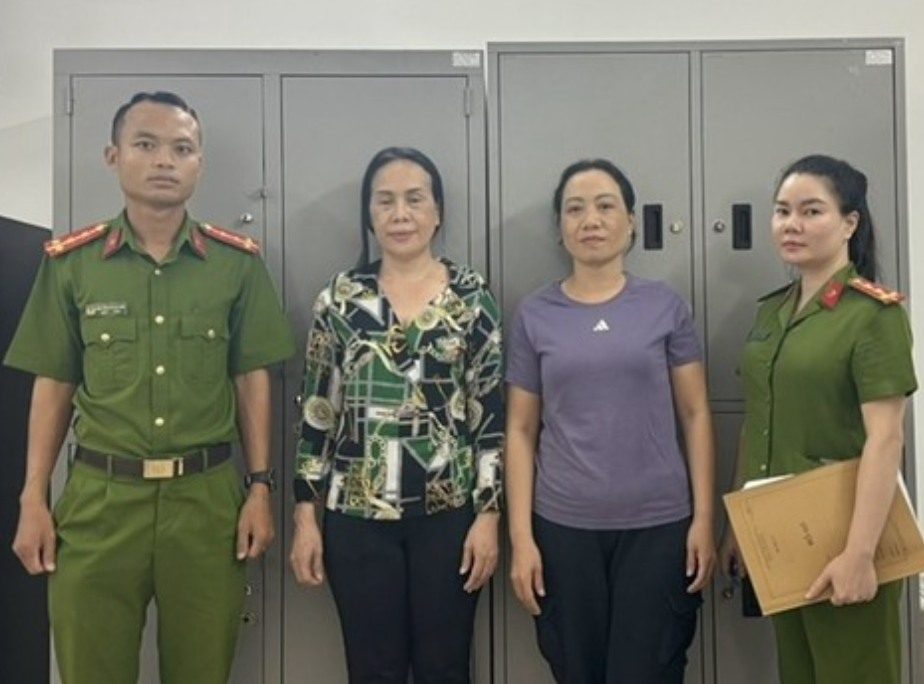 C&ocirc;ng an TP HCM tạm giữ 2 phụ nữ trong vụ bu&ocirc;n lậu kim cương "khủng"- Ảnh 1.