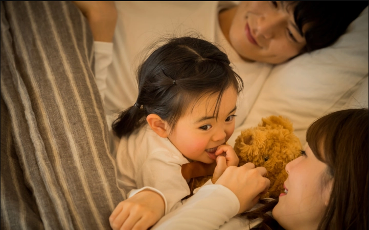 3 th&oacute;i quen l&agrave;m c&ugrave;ng con trước giờ đi ngủ gi&uacute;p n&acirc;ng cao cả IQ, EQ: cha mẹ d&ugrave; bận đến đ&acirc;u cũng đừng bỏ qua