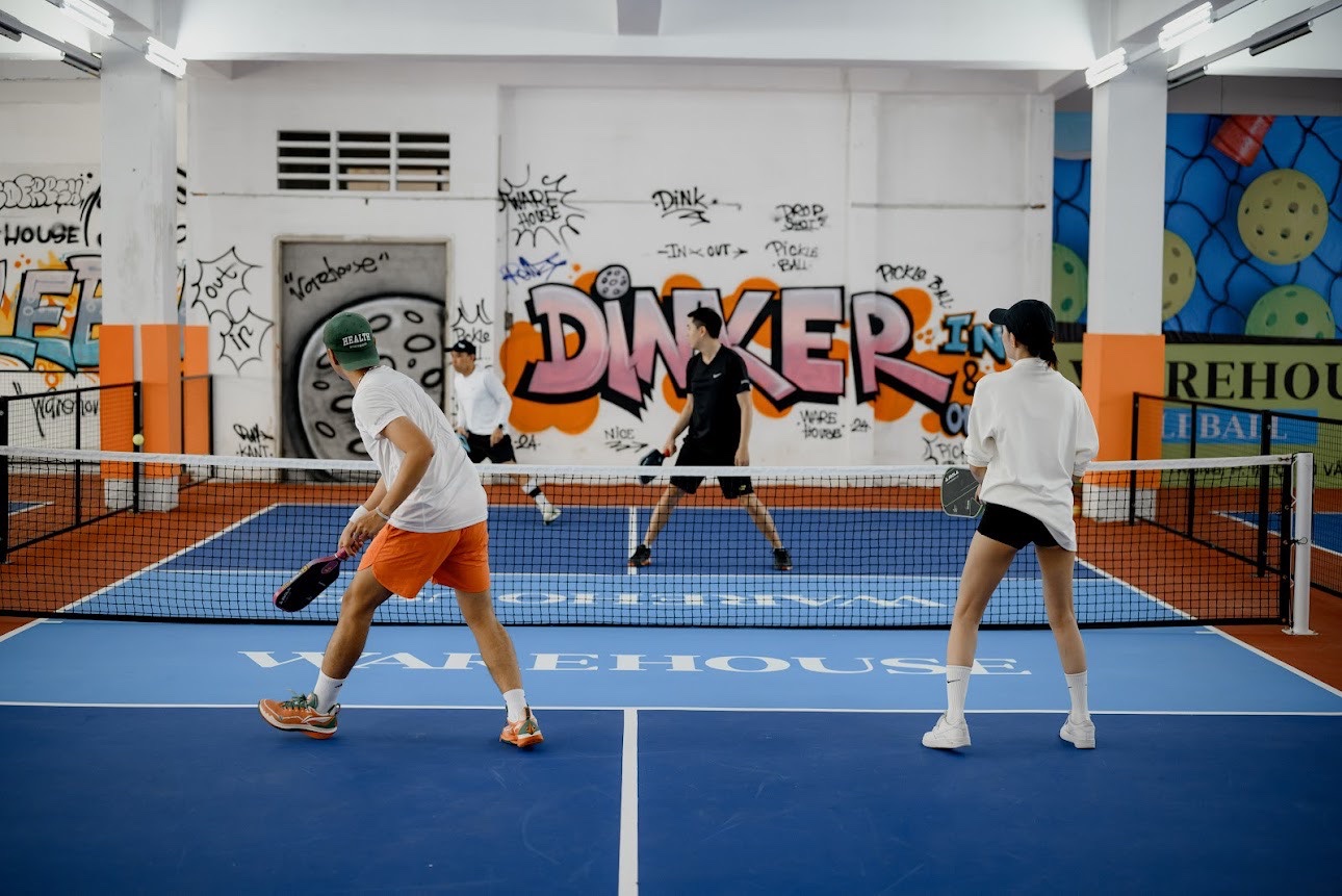 Sân pickleball “mọc lên như nấm”: Bỏ cả tỷ đồng thu về “tiền lẻ”, sao nhiều người vẫn nườm nượp mở theo? - Ảnh 9. Sân pickleball “mọc lên như nấm”: Bỏ cả tỷ đồng thu về “tiền lẻ”, sao nhiều người vẫn nườm nượp mở theo? - Ảnh 9.