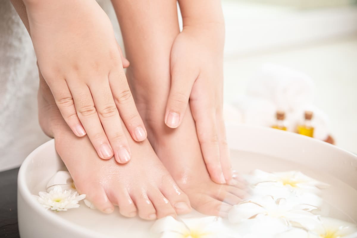 Lợi ích của việc rửa chân khi vừa về đến nhà