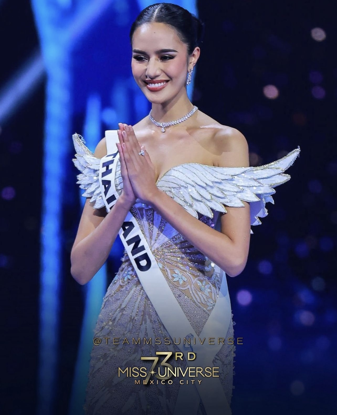 Miss Universe Thái Lan bị tố mặc váy đạo nhái tại chung kết, netizen phản ứng ra sao?- Ảnh 2.