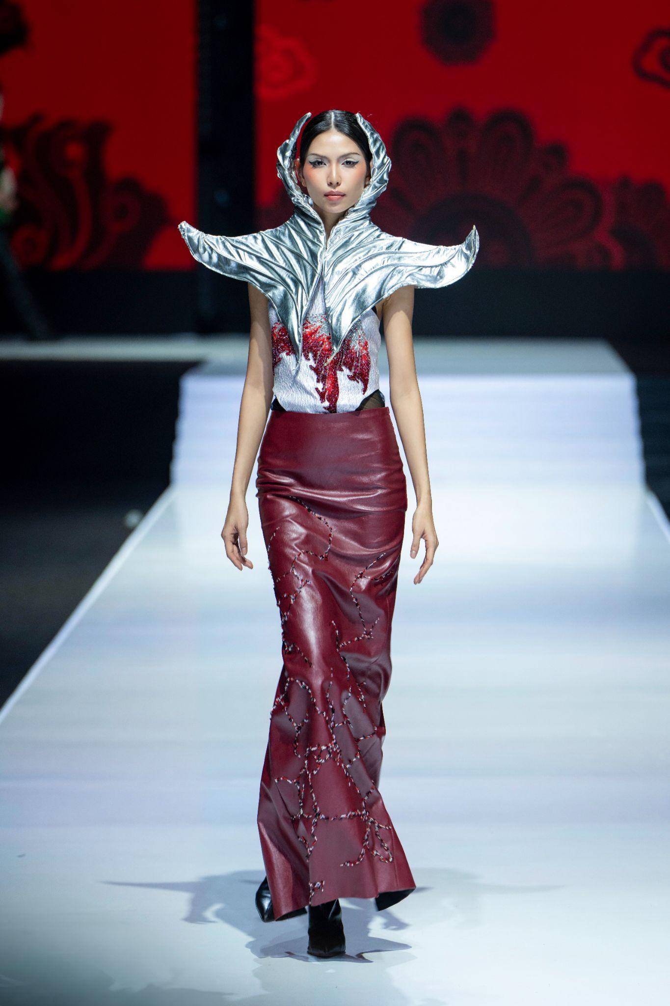 Mẫu nhí 11 tuổi người Thổ Mã Khánh Nhã nổi bật tại Vietnam International Fashion Week 2024- Ảnh 8.