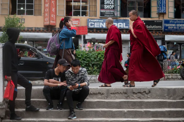 Hình ảnh bóc trần sự thật về Bhutan - &quot;quốc gia hạnh phúc nhất thế giới&quot;- Ảnh 1.