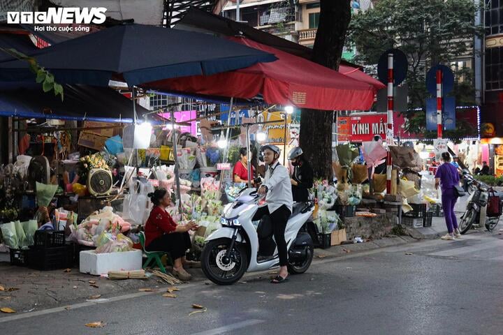 Sát ngày 20/11, hoa tươi tăng giá mạnh - Ảnh 22.