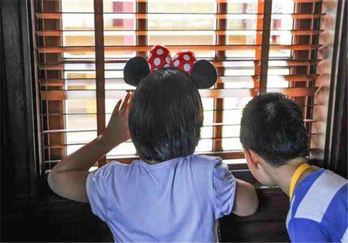Hành động thường ngày này của cha mẹ khiến con lớn lên lệch lạc, dễ bị lợi dụng - Ảnh 1. Hành động thường ngày này của cha mẹ khiến con lớn lên lệch lạc, dễ bị lợi dụng - Ảnh 1.